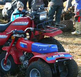 Big red et HONDA 70