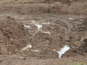 Le bourbier détrempé après la pluie du vendredi